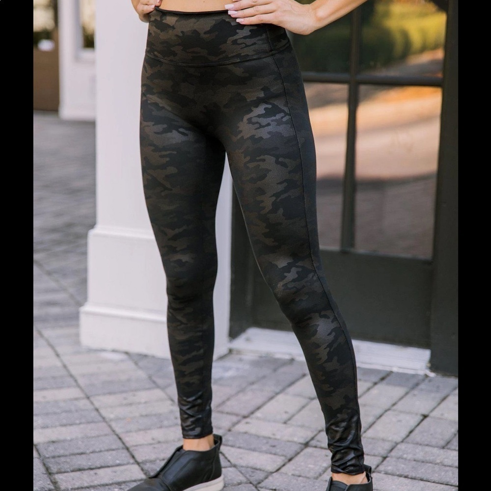 ⭐️ Spanx Black Camo Faux Leather Leggings Pants M